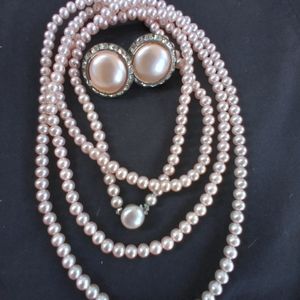 Vintage pink faux pearl necklace & earrings